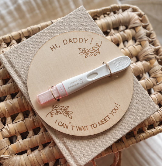 Pregnancy Announcement Wooden Disc | Daddy can't wait to meet you