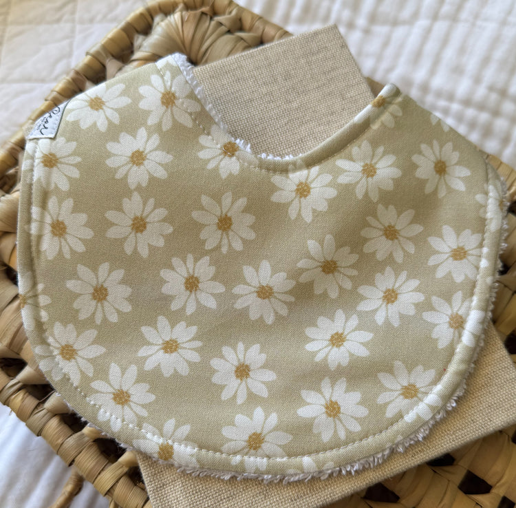 Baby Bib | Vanilla Wafer Daisy