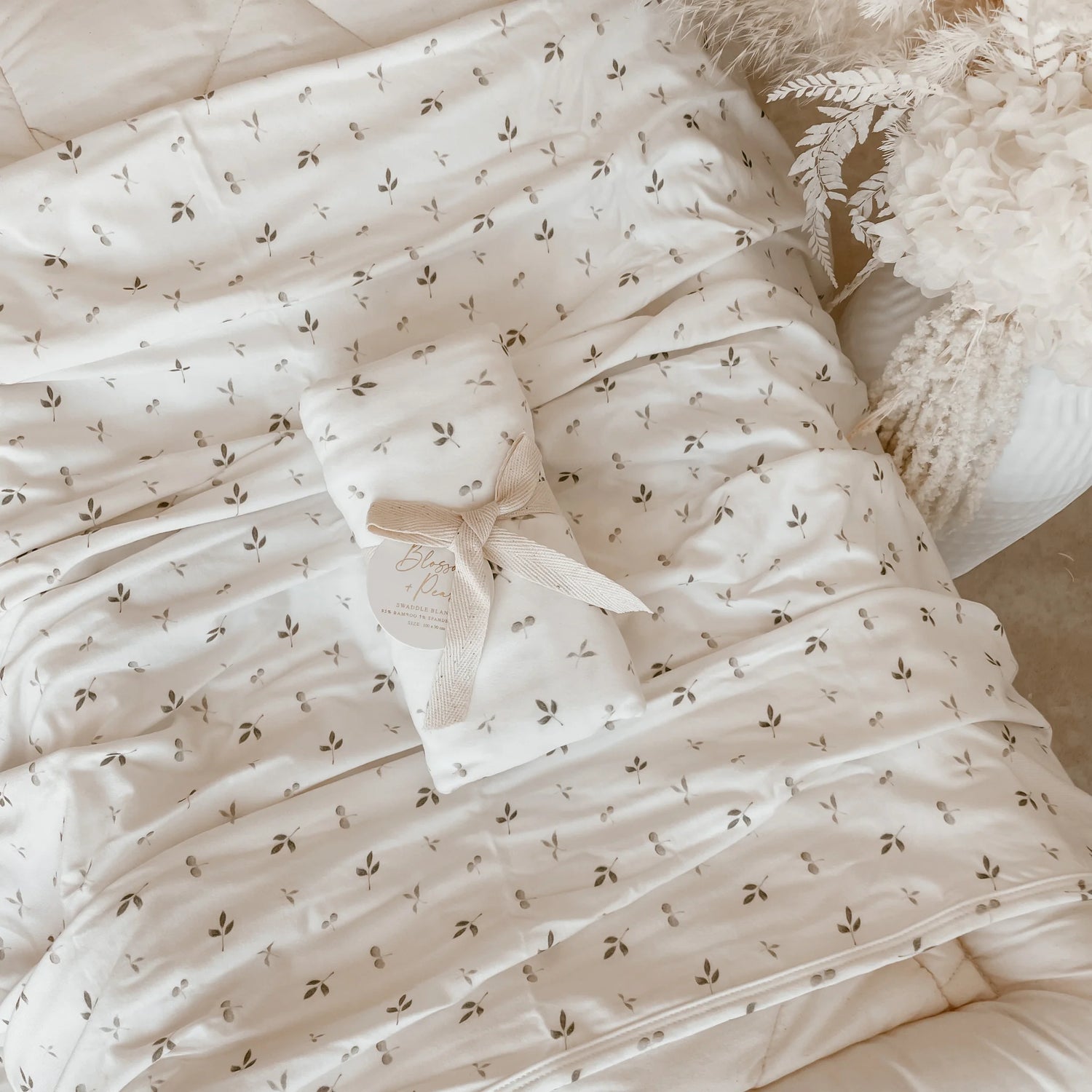 Bamboo Jersey Stretch Swaddle Evergreen leaf Mama Bear