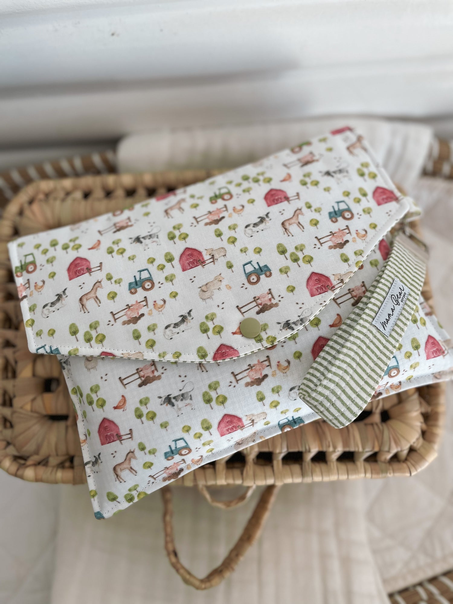 Nappy Wallet (with Zip Pocket) Farm Days – Mama Bear